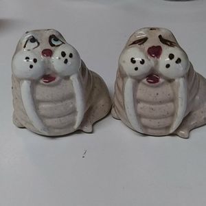 Walrus salt & pepper shakers
